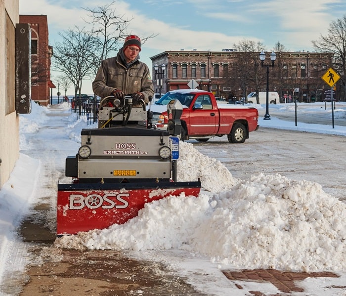 Selbstfahrender Schneepflug - BOSS Snowrator